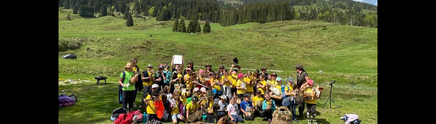 Tag mit Jägern auf der Alm