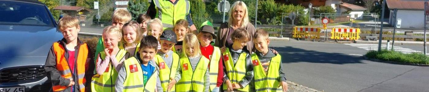 © Waltraud Stangl Sicheres Überqueren der Straße