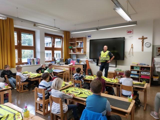 © Waltraud Stangl | Urheber:in: Waltraud Stangl VE Erziehung mit der VS Thierbach