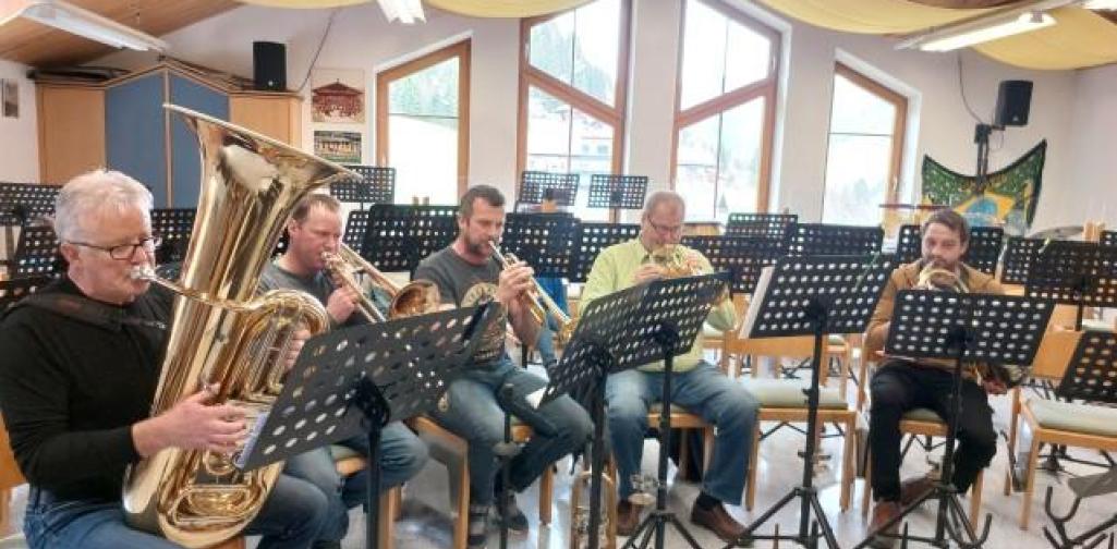 Besuch bei der Musikkapelle Besuch bei der Musikkapelle